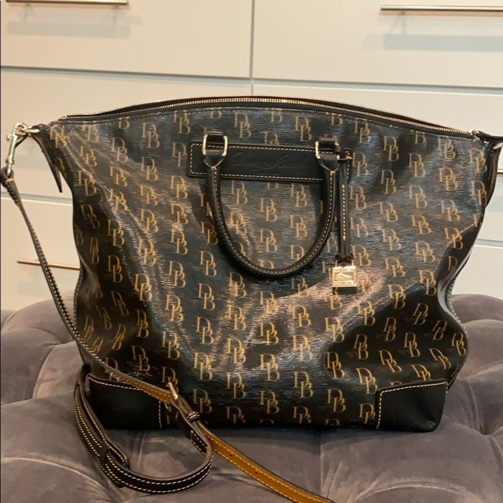 Dooney and bourke purse